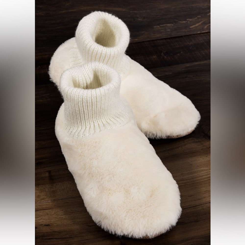 NWT! Ruggine Cream Cushioned Faux Fur Non slip Soles Women's Slippers